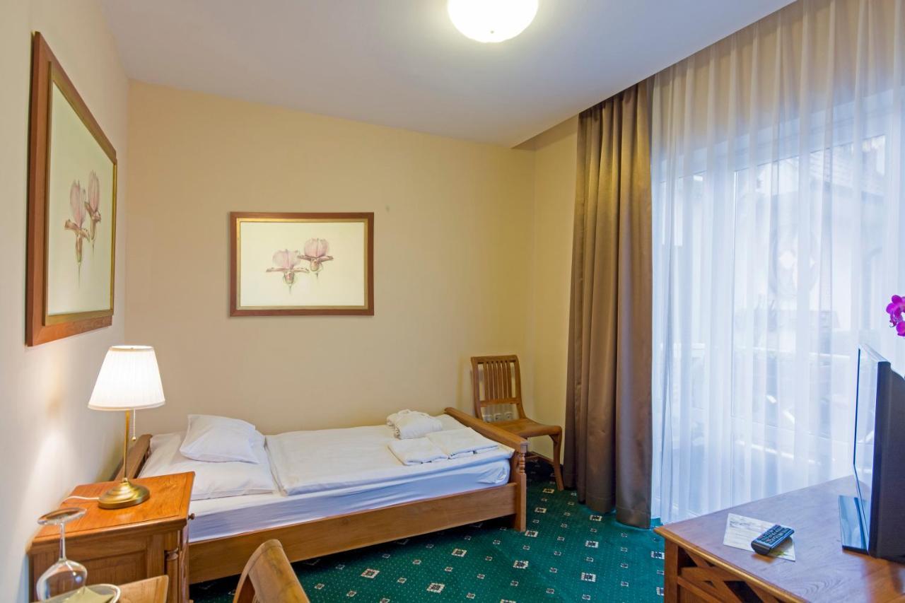 Orchidea Hotel Lipot Bagian luar foto